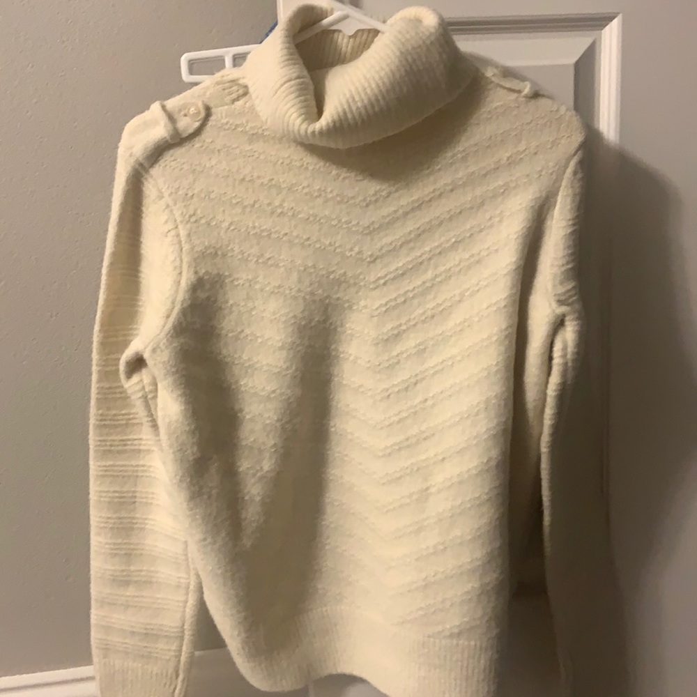 Turtle Neck Still has tags on it Medium